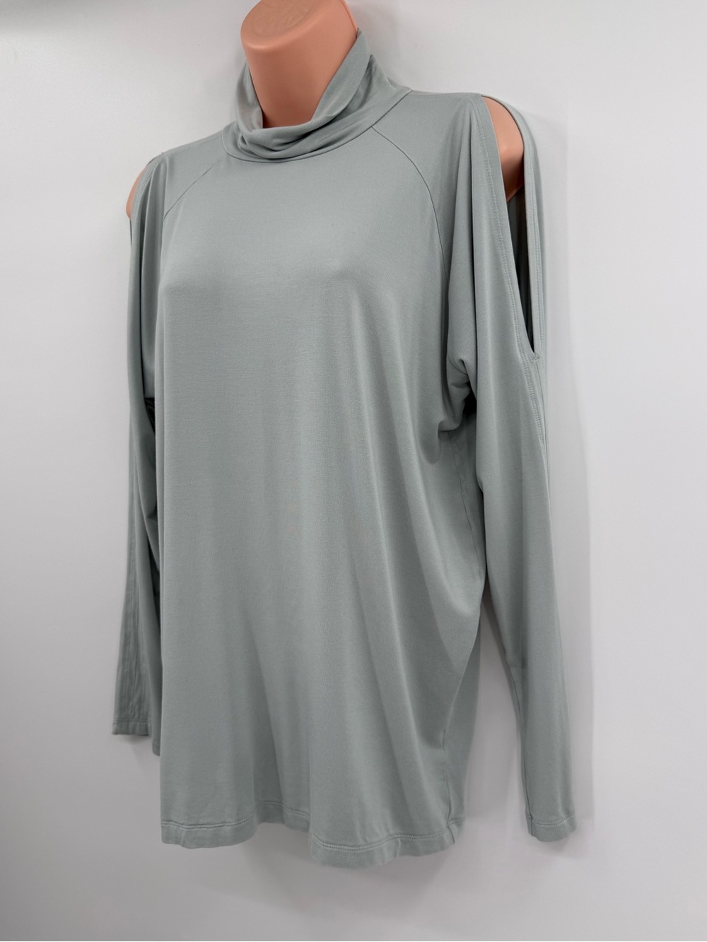 Athleta Cold Shoulder Turtleneck Long Sleeve Top | Coast Grey | Medium - Picture 6 of 8